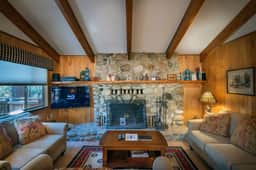 (19B) Yosemite Retreat in the Meadows - Image 3