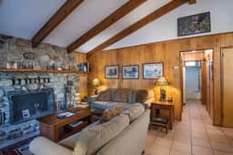 (19B) Yosemite Retreat in the Meadows - Image 4