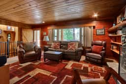 (22B) Bradley's Cabin - Image 5