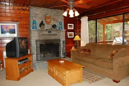 (35) Cubby's Den - Image 4