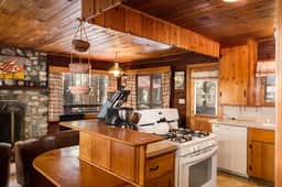 (53) Creekside Cabin - Image 4