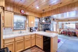 (7) Cedar Lodge - Image 4