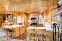 (7) Cedar Lodge - Image 5