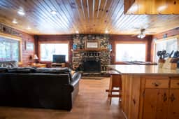 (76) Howard's Retreat - Image 4