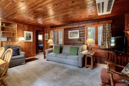 (8) Nugent's Nest - Image 4