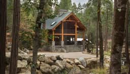 (1R) The Creekside Retreat - Image 3