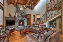 (2R) The Lodge - Image 3