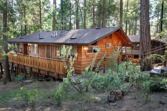 (19B) Yosemite Retreat in the Meadows - Image 1