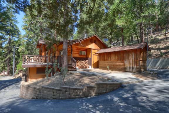 (22B) Bradley's Cabin - Image 1