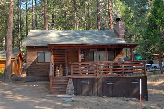 (35) Cubby's Den - Image 1