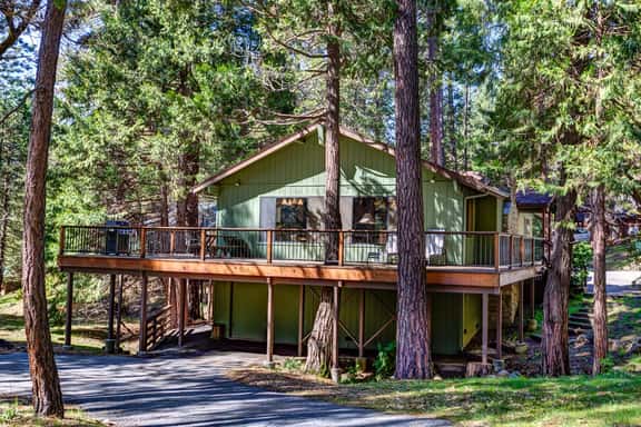 (40) Coyle's Cabin - Image 1