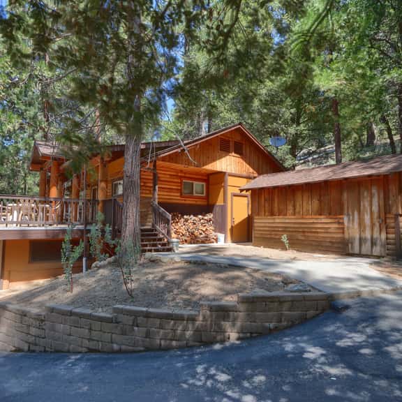 (22B) Bradley's Cabin - Image 1