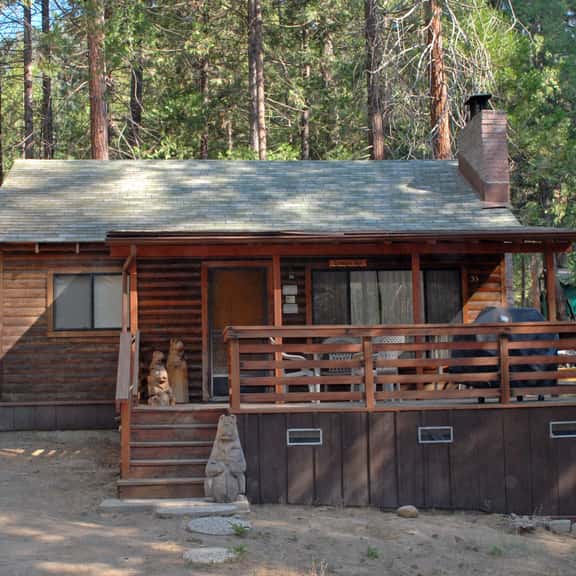 (35) Cubby's Den - Image 1