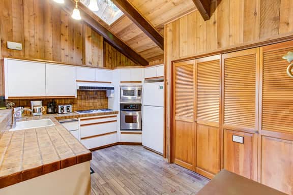 (17B) Tyler's Timber Lodge - Image 3