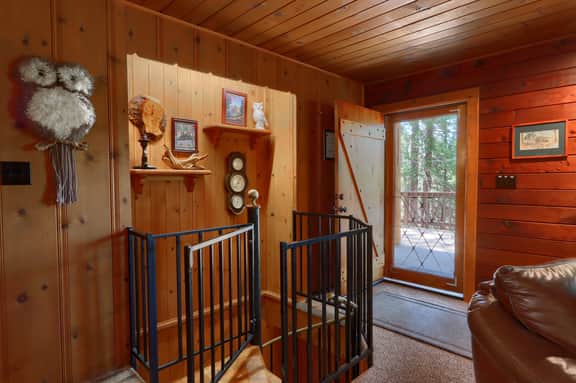 (22B) Bradley's Cabin - Image 4