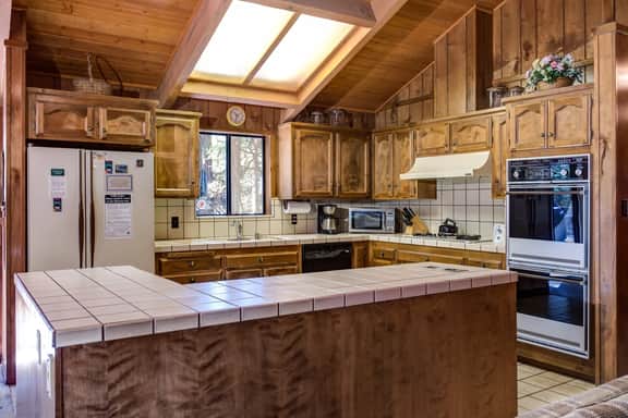 (40) Coyle's Cabin - Image 4