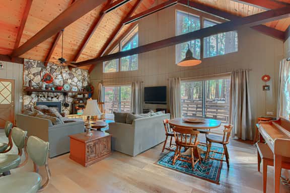 (50) Spindler's Chalet - Image 5