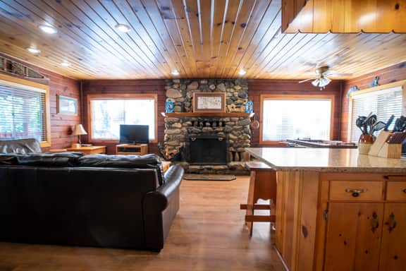(76) Howard's Retreat - Image 4