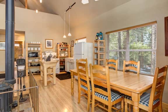 (7S) Wawona Chalet - Image 4