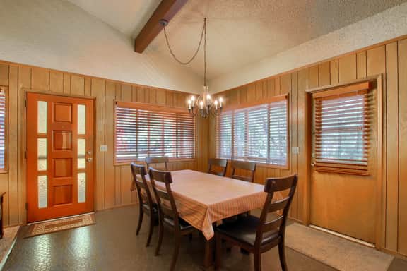 (84) Hasting's Hideaway - Image 2