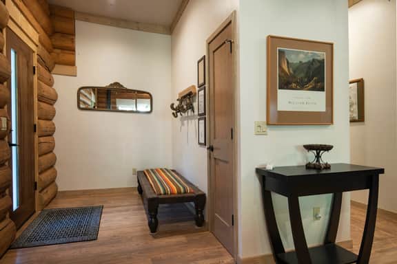 (38) The Mini Cabin - Image 5