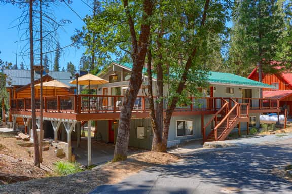 Yosemite's Family Retreat - Image 2