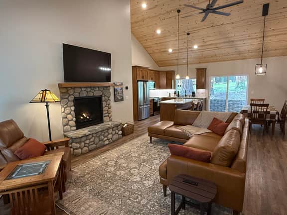 (56) Black Bear Bungalow - Image 2