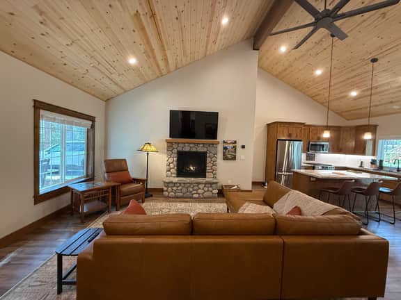(56) Black Bear Bungalow - Image 3
