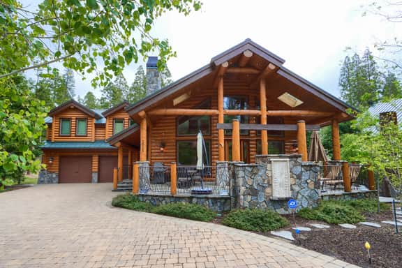 Yosemite's Grand Estate - Image 2